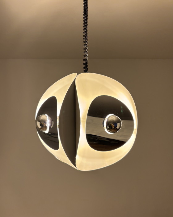 Image 1 of Goffredo Regianni Italien Space Age Pendelleuchte, 1970er Jahre, weiß lackiertes Metall &amp; Chromschilde, Mid Century, Industr