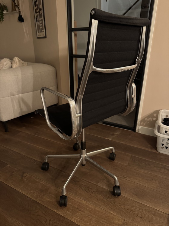 Image 1 of Vitra EA119