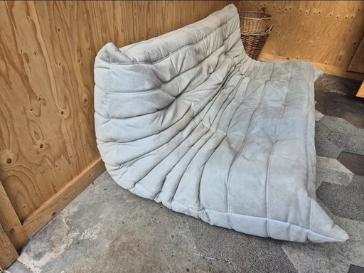 Ligne Roset Togo Alcantara gris clair (facture d'achat disponible)