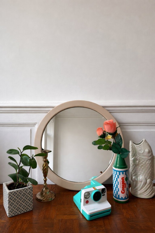 Espejo redondo de plástico beige de los años 70