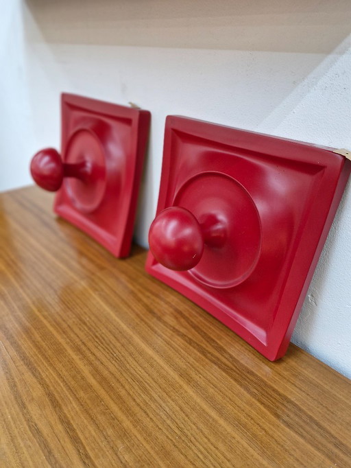 Vintage Garderobe im Space-Age-Stil der 70er Jahre