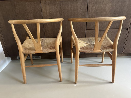 2× Carl Hansen Wishbone Chairs – Hans J. Wegner (1970)