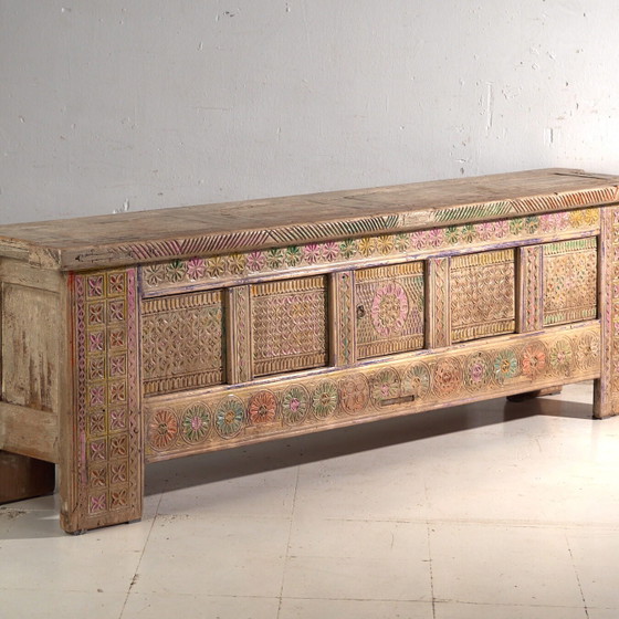 Antikes geschnitztes polychromes niedriges Sideboard aus Kiefernholz – Xinjiang, circa 1900 (photo 4 of 40)