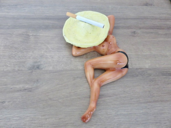 Image 1 of Raro cenicero "pin up" de cerámica Monaco, 1950 1960