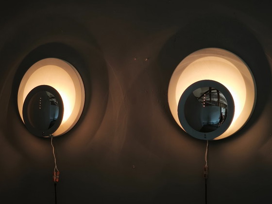 Pair of Italian Space Age Chrome and White Wall Lights, 1970s – Metal (photo 8 of 8)