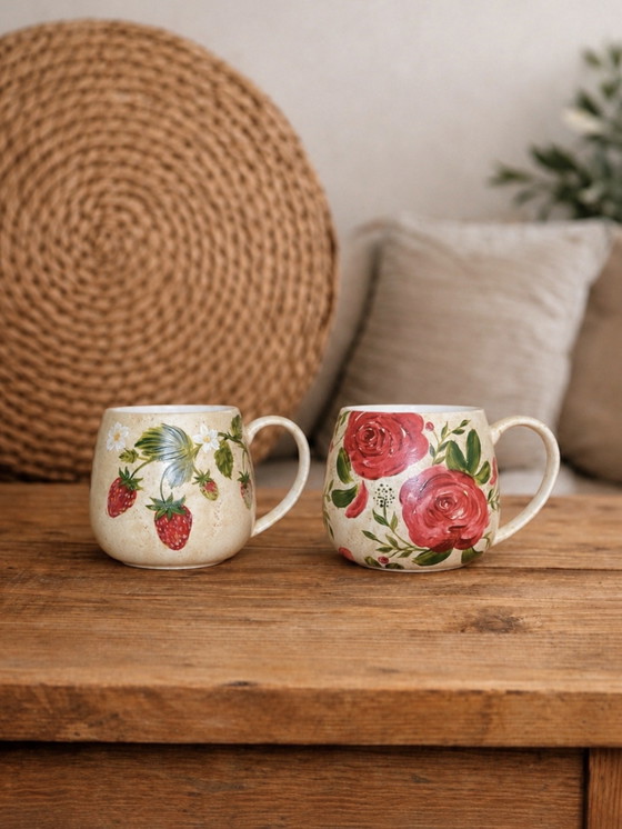 Image 1 of Mug fraise unique peint à la main par J&S (neuf)