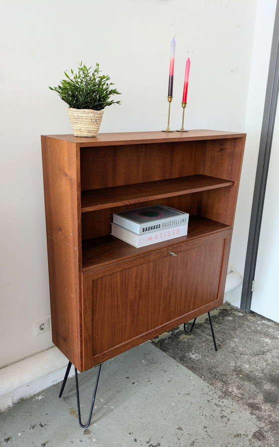 Image 1 of Credenza vintage con gambe a forcina