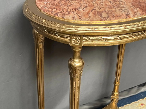 Table en bois doré de style Louis XVI. Plateau en marbre. Fin du XIXe siècle. – Tables d'appoint, Marble, Wood (photo 4 of 5)
