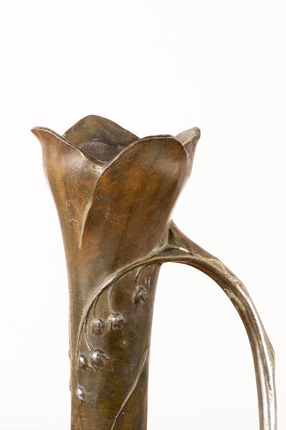 Image 1 of Vase Art-Nouveau en étain massif patiné bronze par Louis Chalon 1910.