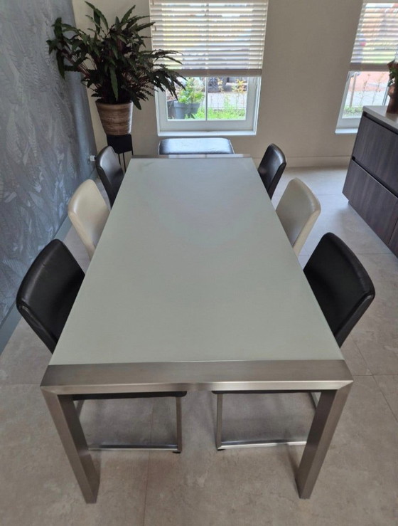 Table à manger avec six chaises de salle à manger, gris, blanc, noir, Bree's New World (photo 2 sur 5)