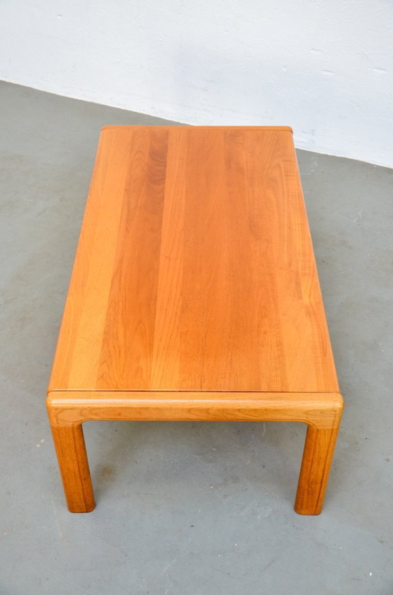 Image 1 of Massieve vintage teakhouten salontafel, bijzettafel in mid-century design, jaren 70