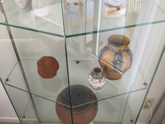 Image 1 of Glasvitrine mit Beleuchtung. Vollständig aus Glas gefertigt.