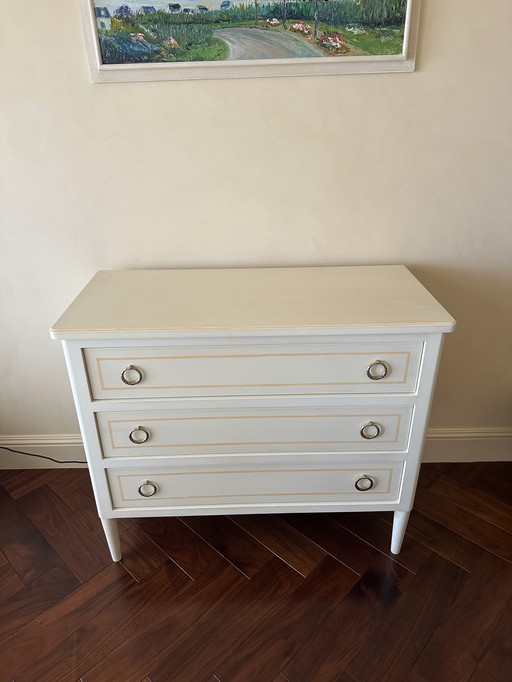 Solid wood chest of drawers