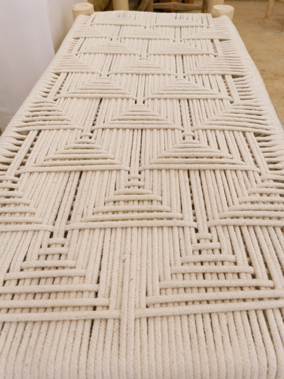 Handgemaakte bank van eucalyptushout met geweven koord: Marokkaanse boho-decoratie – Bankjes, Cotton, Wood (photo 4 of 7)