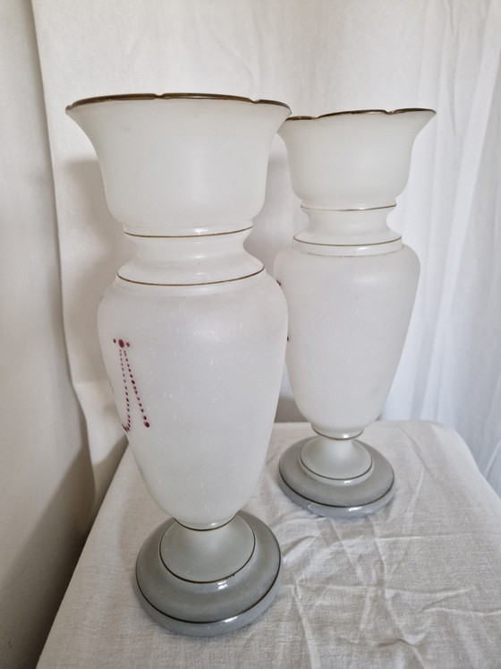 Image 1 of Paire de vases anciens - Verre satiné de Bohême / Style Bristol (vers 1900) - Couple peint à la main (pendentif)