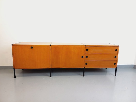 Image 1 of Groot laag vintage modernistisch ARP Minvielle dressoir van Guariche Mortier Motte in essenhout en zwart metaal uit de jaren 60