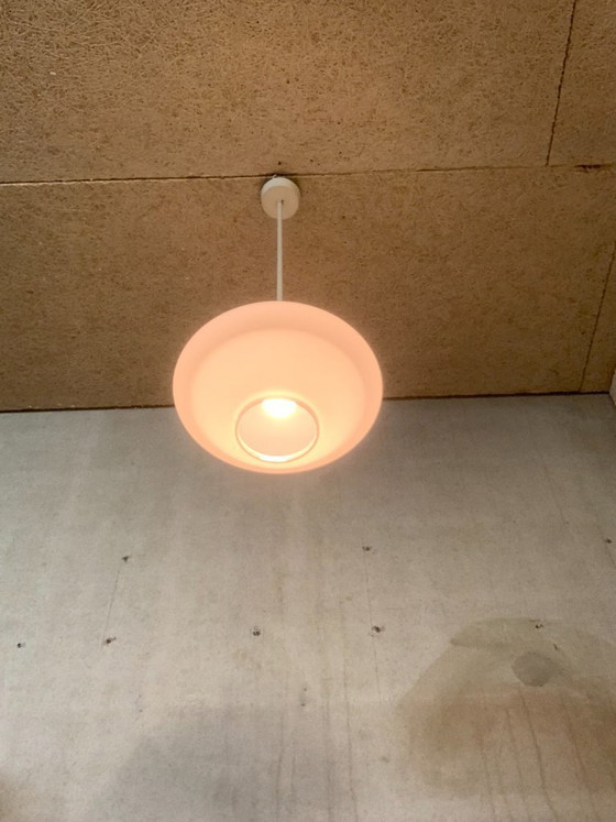 Image 1 of Lámpara colgante RZB Leuchten, Alemania de cristal opalino blanco.