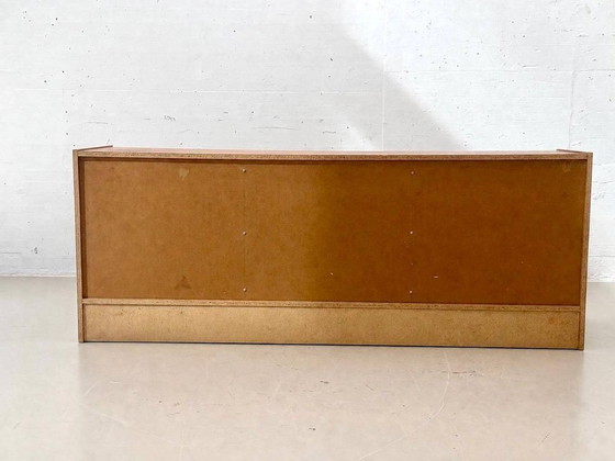 Cómoda larga danesa de teca de mediados de siglo, década de 1960. – Wood (photo 7 of 11)