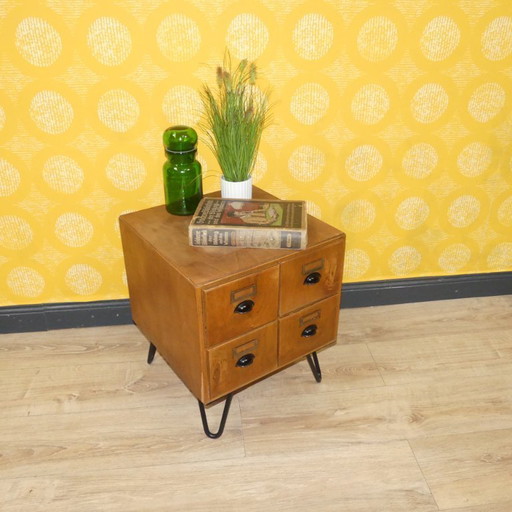 comodino vintage: schedario trasformato con gambe a forcina 4 cassetti stile industriale retrò