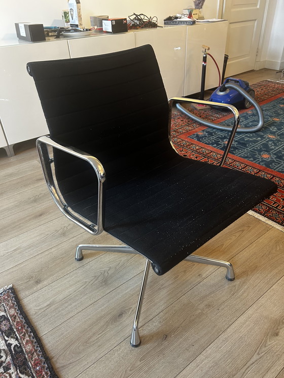 Image 1 of Vitra Eames 108 hopzak 1 taburete