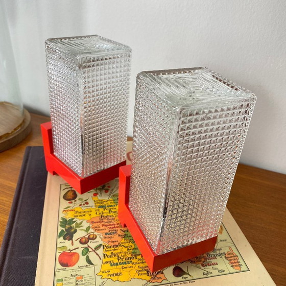 Image 1 of Coppia di applique vintage in plastica rossa e vetro trasparente