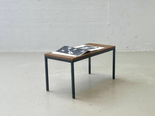 Minimalistische vintage tafel met houtfineer en stalen frame, jaren 80. – bijzettafels, Wood (photo 2 of 14)
