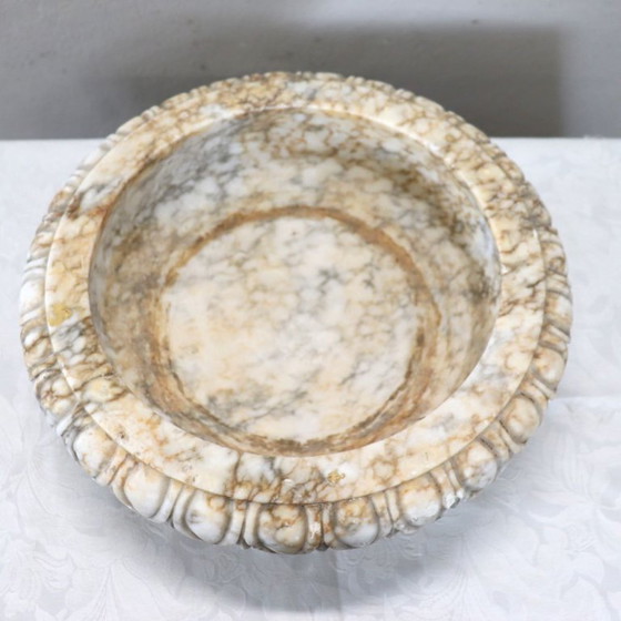 Image 1 of Baignoire ou lavabo circulaire en marbre, Italie, début du XXe siècle