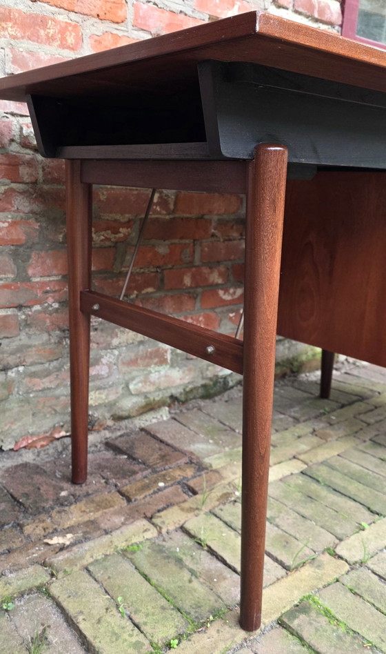 Vintage, Design Bureau. Teak. Jaren 60 – Wood (photo 7 of 15)