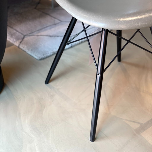 Vitra DSW dining chair