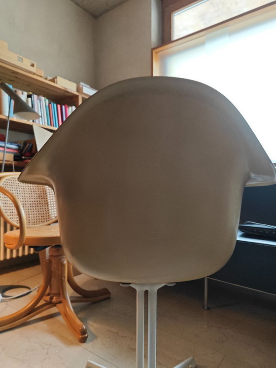 Image 1 of Fauteuils Eames « La Fonda » en fibre de verre – Charles & Ray Eames, années 1960 – Pièces vintage originales