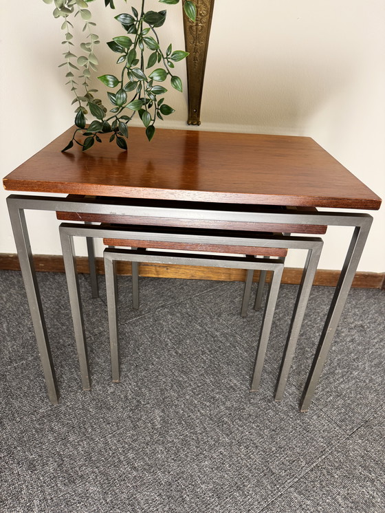 Image 1 of Set van 3 vintage bijzettafels – metaal & hout – mid-century stijl