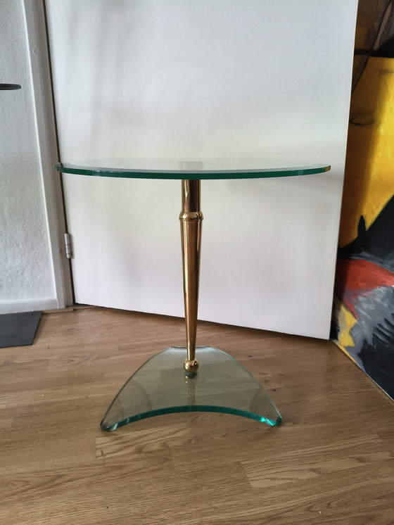 Image 1 of Table d'appoint design Hollywood Regency en laiton et verre