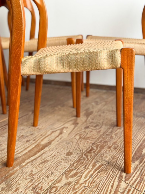 Image 1 of Set van 10 teakhouten eetkamerstoelen van Niels O. Møller voor J.L. Moller, model 71