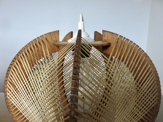 Image 1 of Scandinavische hanglamp, draad en hout, 1970