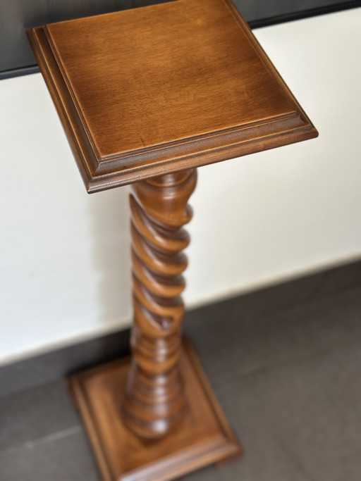 Columna/pedestal de madera vintage con columna torneada (torsión de cebada) – 88 cm