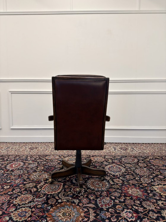 Sedia da ufficio Chesterfield classica inglese rosso bordeaux – Sedie da ufficio, Leather, Wood (photo 3 of 7)