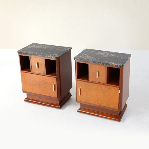 Paire de tables de nuit Art déco françaises avec de superbes plateaux en marbre, années 1920