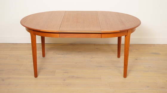 Image 1 of Table à manger extensible vintage ronde