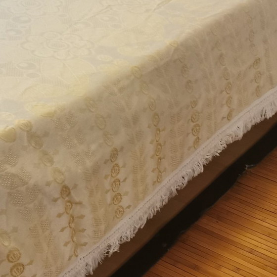 Image 1 of Copriletto o plaid in seta color champagne antico