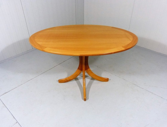 Image 1 of Ovale essenhouten salon- of bijzettafel, Denemarken
