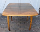 Mesa de comedor extensible de diseño danés.