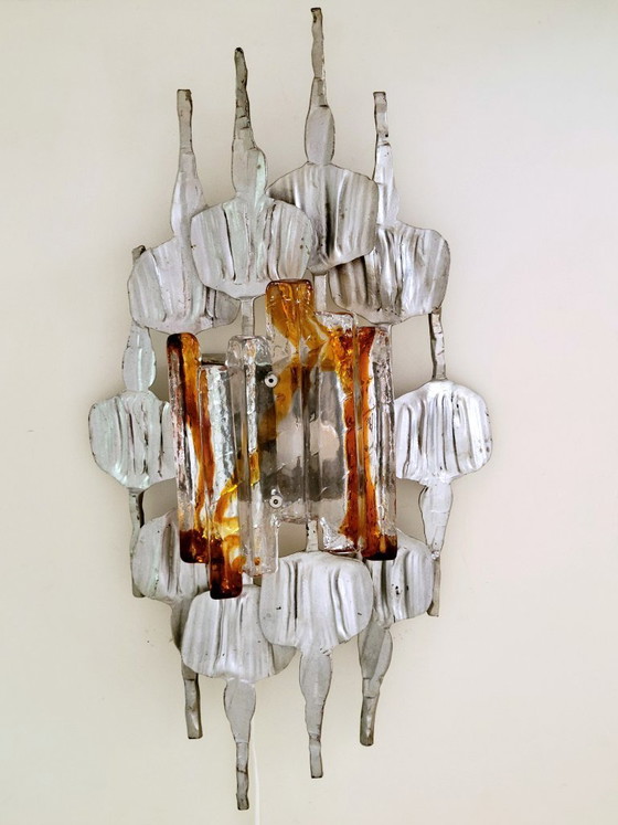 Image 1 of Brutalistische wandlamp met amberkleurig handgevormd glas