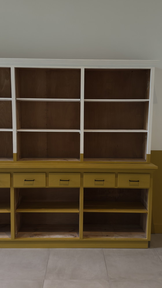 Image 1 of Grande mobiletto per biblioteca in legno massello - Piano e base modulari