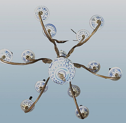 Imposing chandelier - Flemish or Dutch - in Delft porcelain and brass, 1930s, with 12 candles