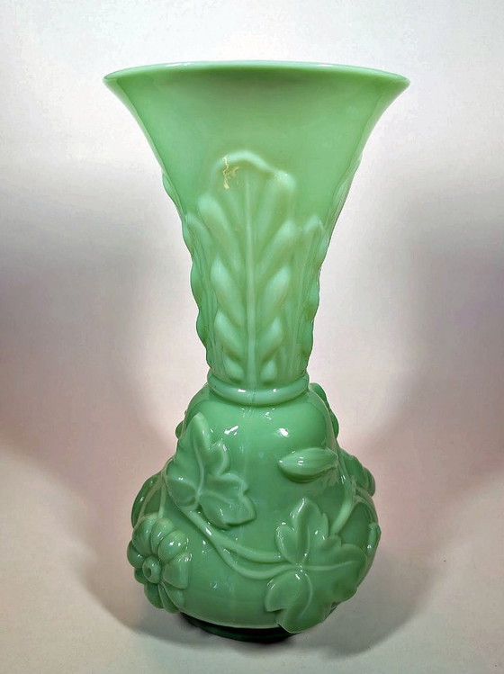 Opaline Vase "Saint Louis" Model: Feuilles et Guirlandes, Glass, Green, Art Nouveau (photo 8 of 13)
