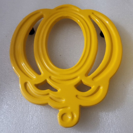 Image 1 of Enamelled cast iron casserole dish, yellow bell pepper