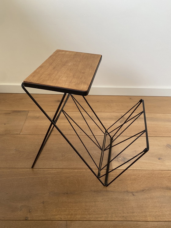Image 1 of Table d'appoint pliante avec porte-revues des années 1960.