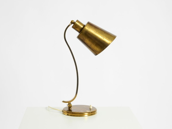 Image 1 of Magnifique lampe de table en laiton massif, rare et imposante, typique du design moderne du milieu du XXe siècle | 48 cm | 18,9"