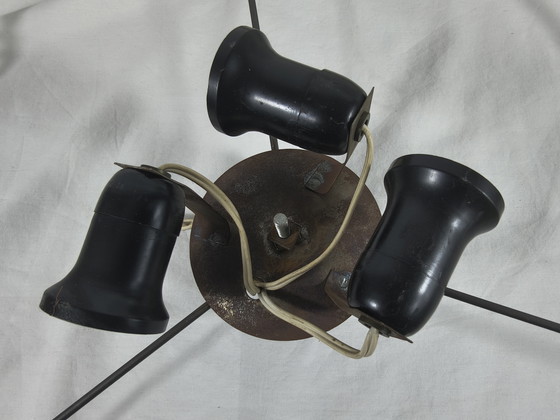 Image 1 of Grande lampada da parete/plafoniera vintage Art Déco in ferro battuto e vetro satinato – Ø49 cm