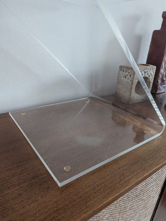 Tavolino vintage in Lucite a forma di Z, anni '70 – Tavolini, Plexiglass (photo 3 of 7)